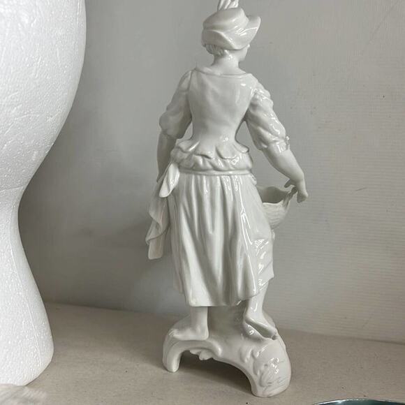 KPM BERLIN PORCELAIN LADY BASKET SWEET MEAT DISH - Picture 2 of 8